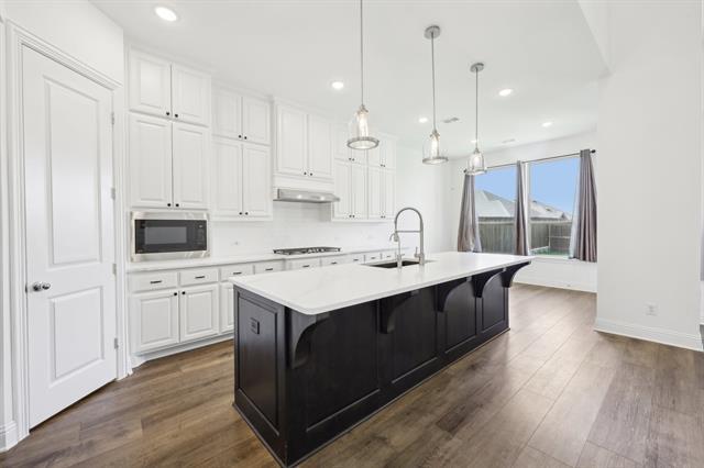 Building Photo - 4101 Hawthorn Dr