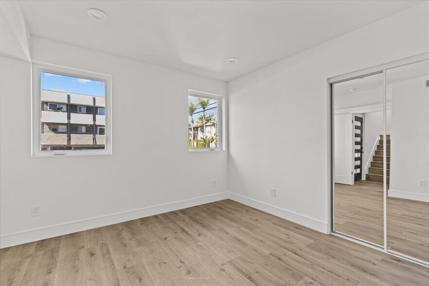 Building Photo - 6322 Willoughby Ave