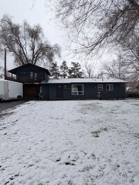 Building Photo - Newly Remodeled 4 Bedroom 2 Bathroom House