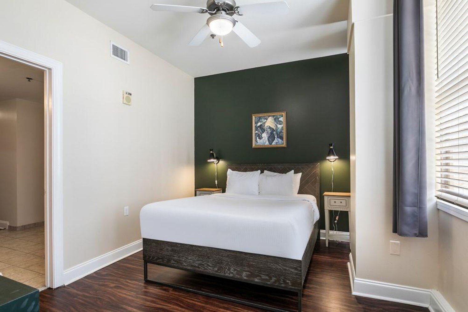 Building Photo - 925 Common St