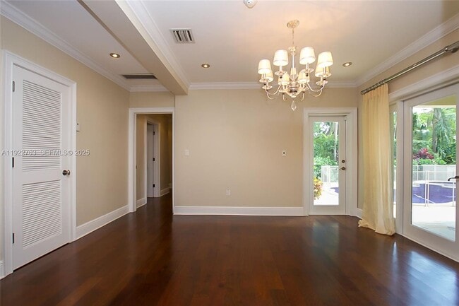 Building Photo - 1400 Alberca St