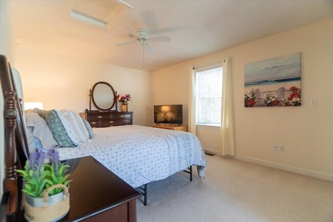 Building Photo - 68 Village Dr