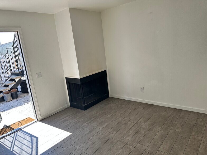 Family room - 272 E Jackson St