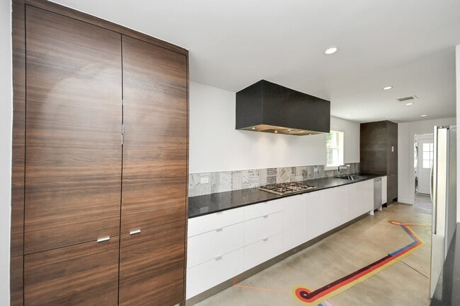 Building Photo - 7610 Highmeadow Dr