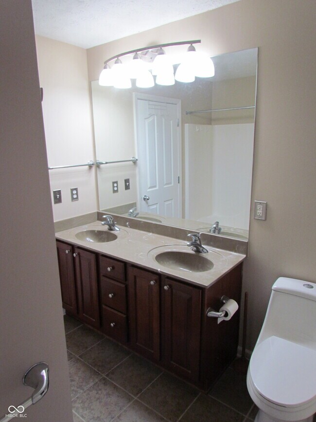 Building Photo - 13888 Willesden Cir