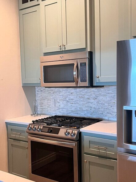 Kitchen - 14516 Park Cir