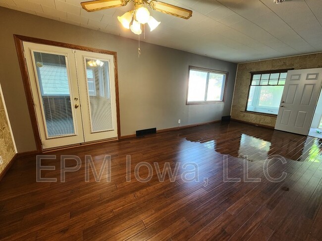 Building Photo - 1126 Columbia St