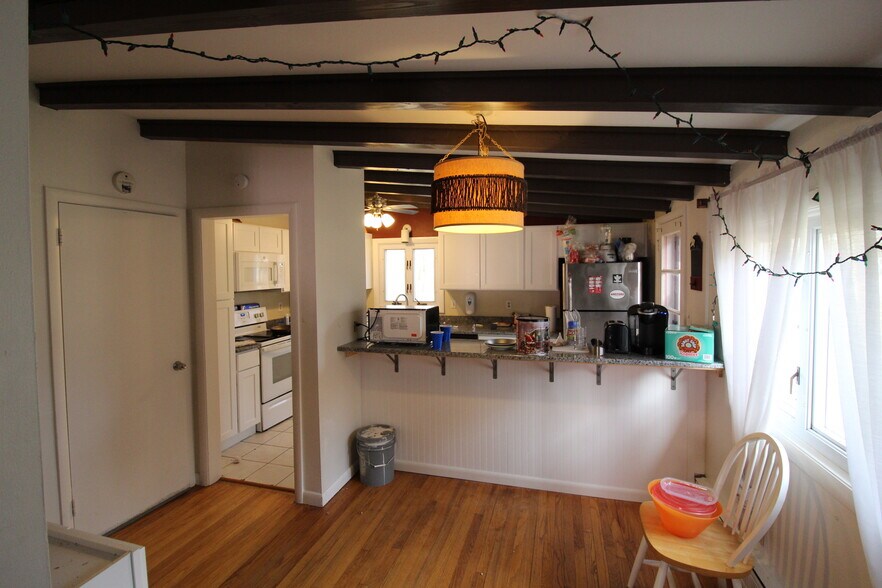 Building Photo - 5 Cobblestone Rd