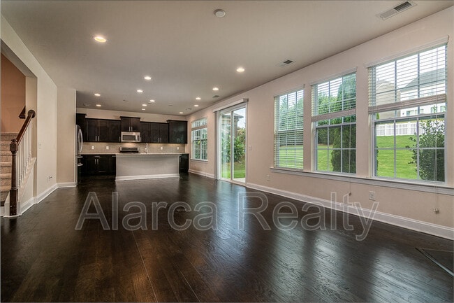 Building Photo - 127 Blossom Ridge Dr