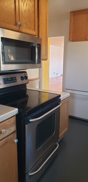 Kitchen - 901 Country Club Ave