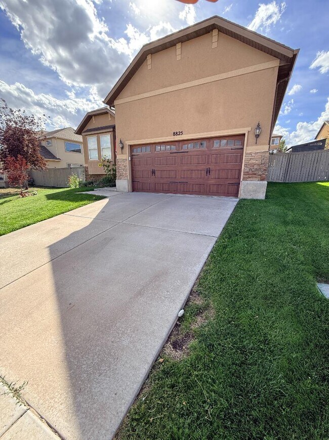 Building Photo - 8825 Jefferson Dr