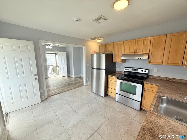 Building Photo - 31 Beecher Ave