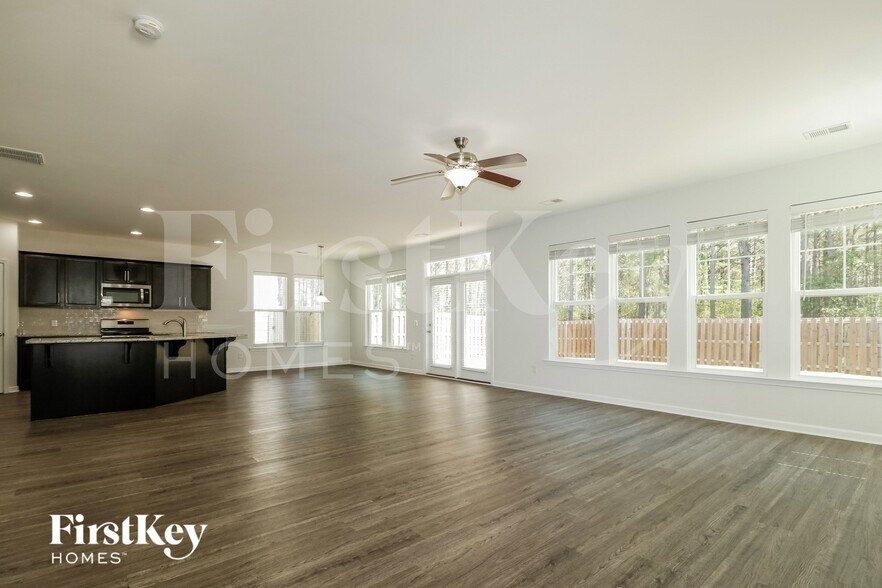 Building Photo - 421 Sanctuary Park Dr