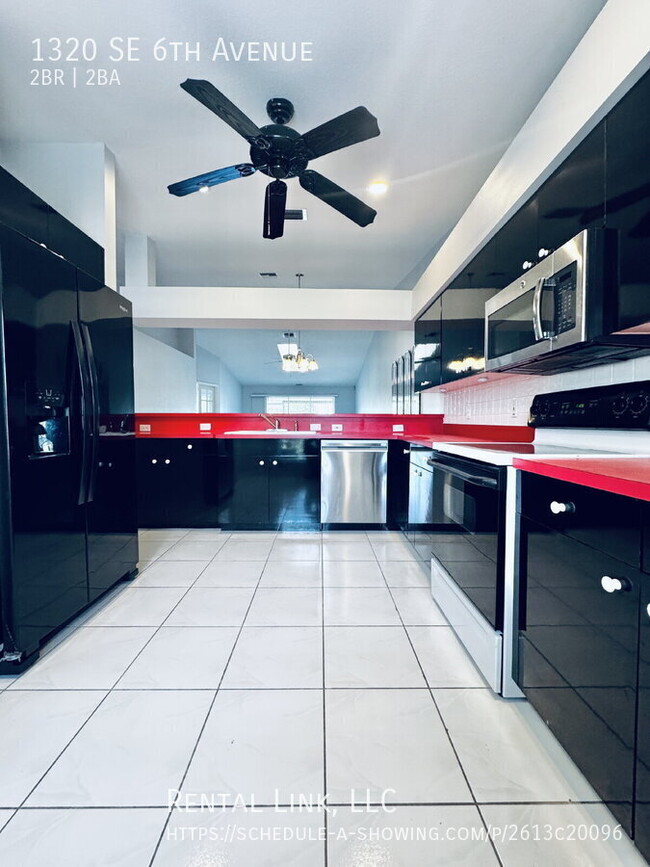 Building Photo - 1320 SE 6th Ave