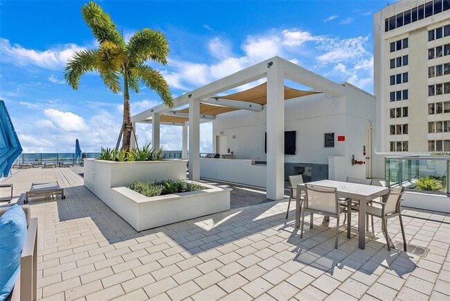 Building Photo - 301 1st St S