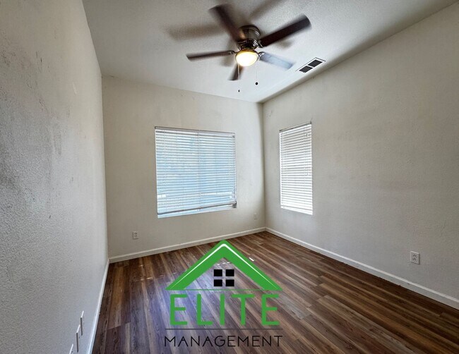 Building Photo - Charming 3 Bedroom, 2 Bath Home in Prime S...