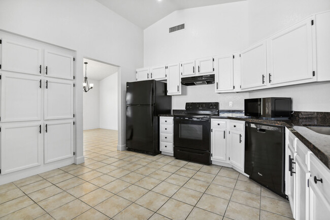Building Photo - 7420 W Greer Ave