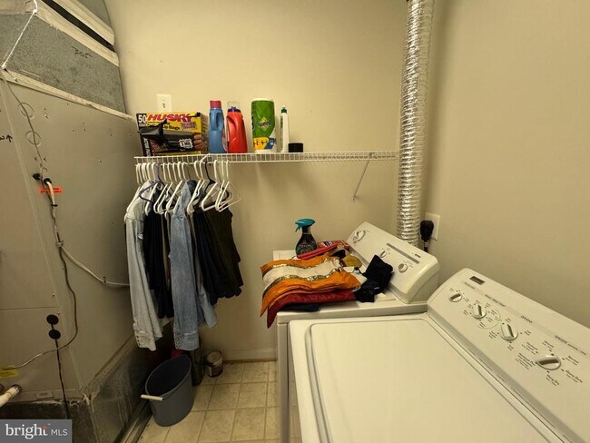 Building Photo - 2604 Chapel Lake Dr