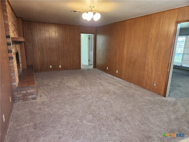 Building Photo - 2909 Oakdale Dr