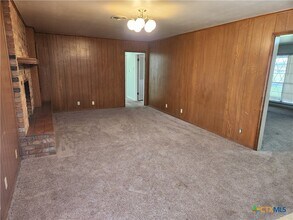 Building Photo - 2909 Oakdale Dr