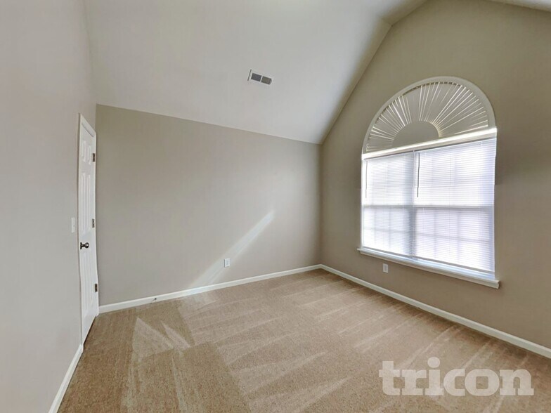 Building Photo - 713 Southridge Dr