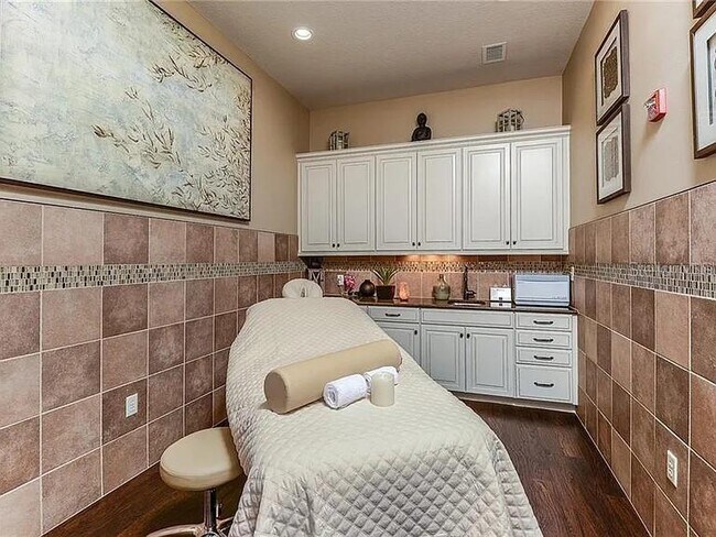 Building Photo - 11119 Callisia Dr