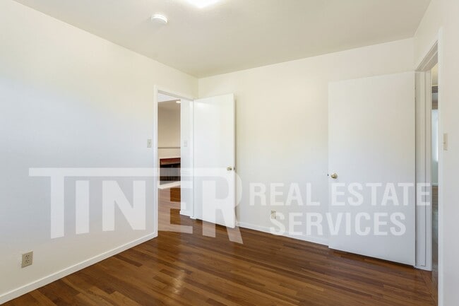 Building Photo - 541 Sandburg Dr