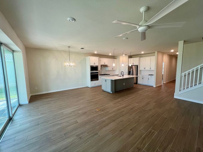 Building Photo - Brand New 5/4/2 in Heron Preserve in Tradi...