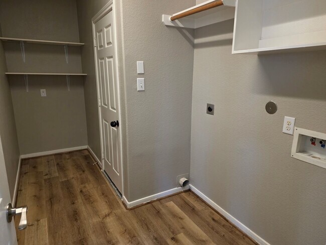 Building Photo - 20676 Oakhurst Meadows Dr