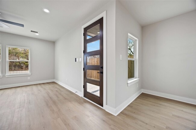 Building Photo - 8310 Mariah St