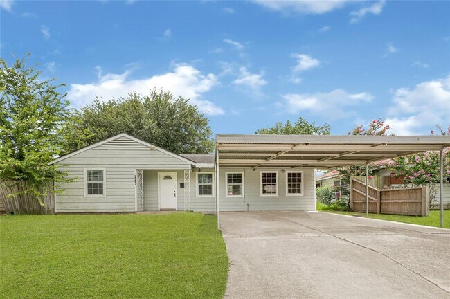 Primary Photo - 2210 Marshall St