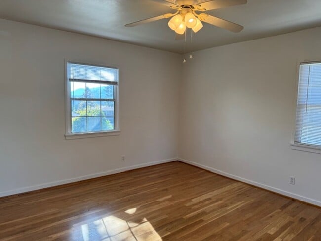 Building Photo - One bedroom, one bath in La Crescenta