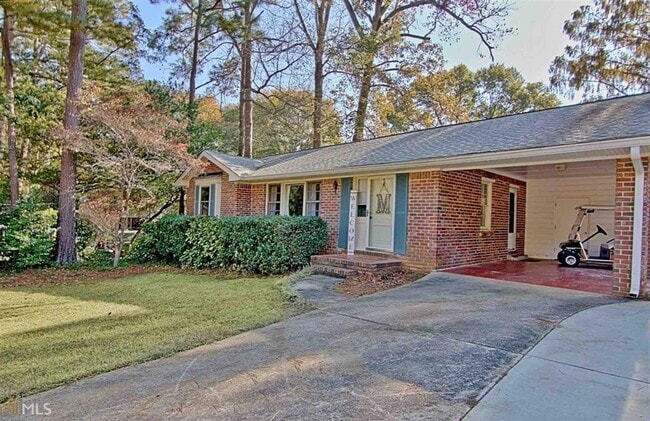 Building Photo - Perfect Peachtree City Location, 3 Bedroom...