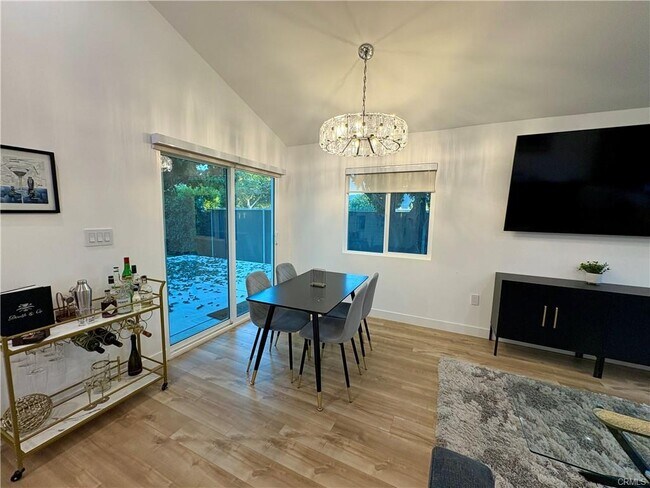 Building Photo - 502 N Avon St