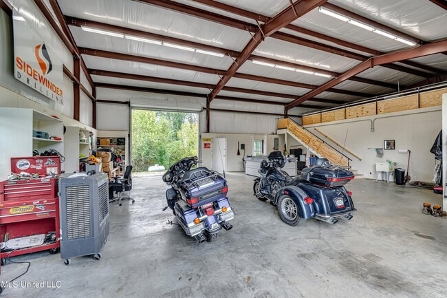 Building Photo - 1998 MS-16