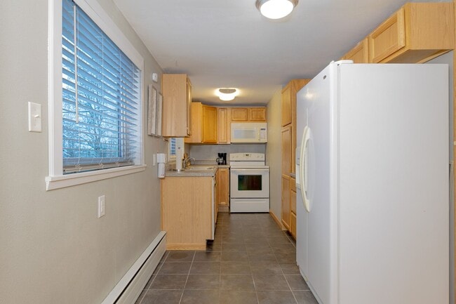 Building Photo - Old Airport Road 4751-VS