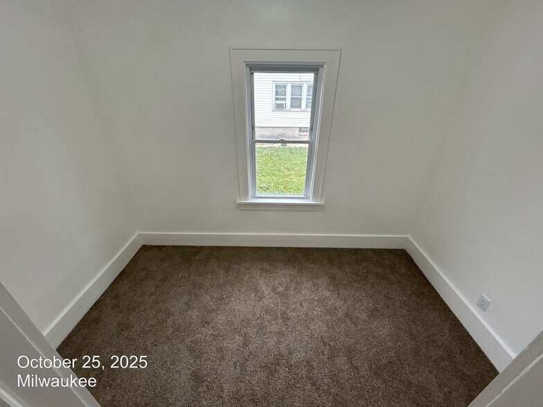 Building Photo - 1560 S 26th St