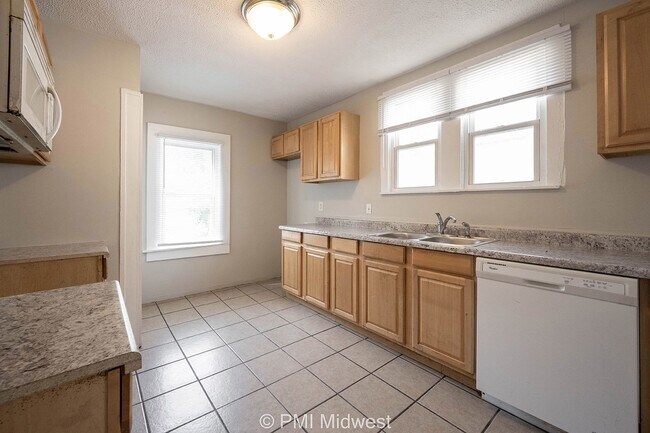 Building Photo - 1529 E Ohio St