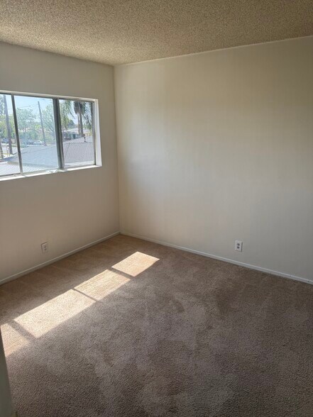 Building Photo - 15116 Studebaker Rd