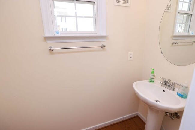 Building Photo - 10360 Caracara Dr