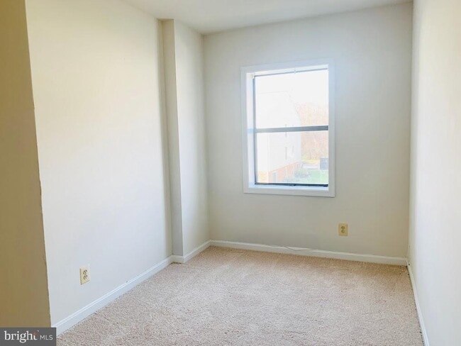 Building Photo - 200 Chesterfield Ln