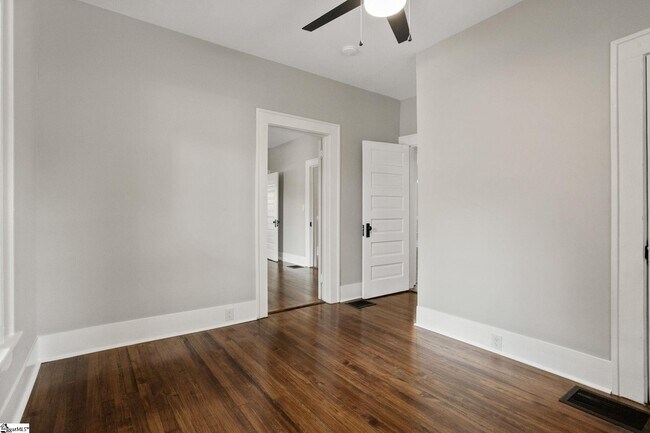 Building Photo - 3 Whitsett St