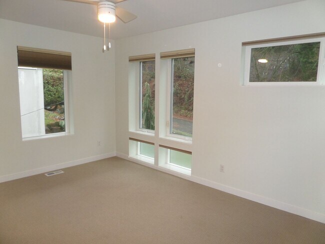 Building Photo - Immaculate and LARGE 4-Bedroom Home in Unb...
