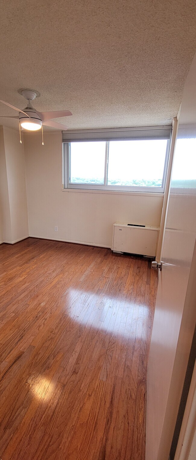 Building Photo - 3883 Turtle Creek Blvd