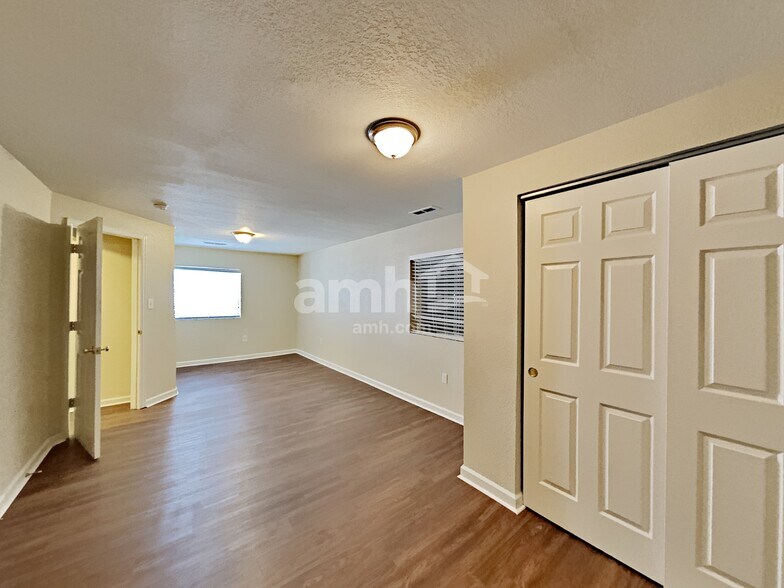 Building Photo - 5060 E 118th Ave