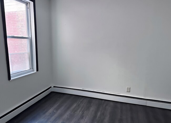 Building Photo - 118 S 2nd St