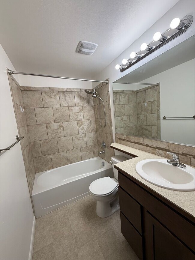 Building Photo - New Listing! Beautiful 4 Bed / 3 Bath Home...