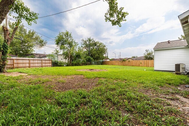 Building Photo - 9529 Fairland Dr