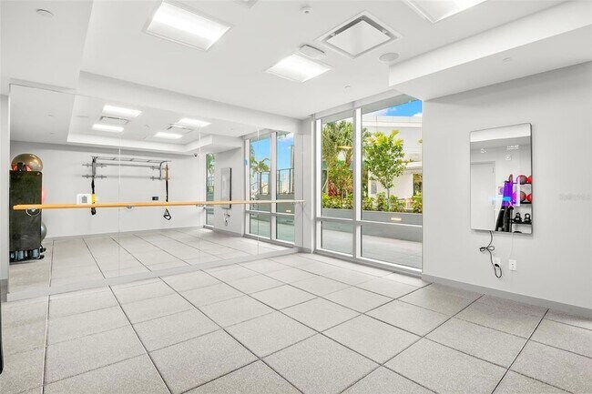 Building Photo - 400 Central Ave