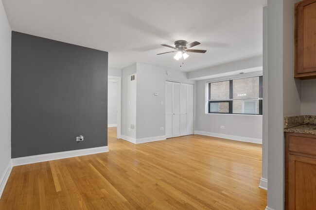 Building Photo - 7616 N Marshfield Ave